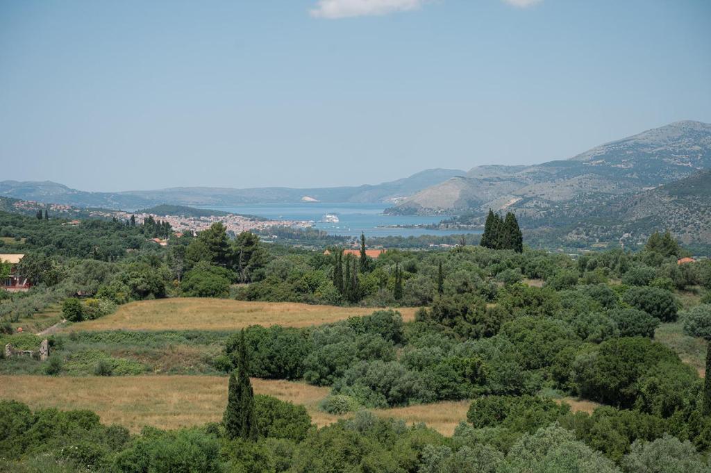 Vasilopoulos Residences - Villa Emmelia with shared pool