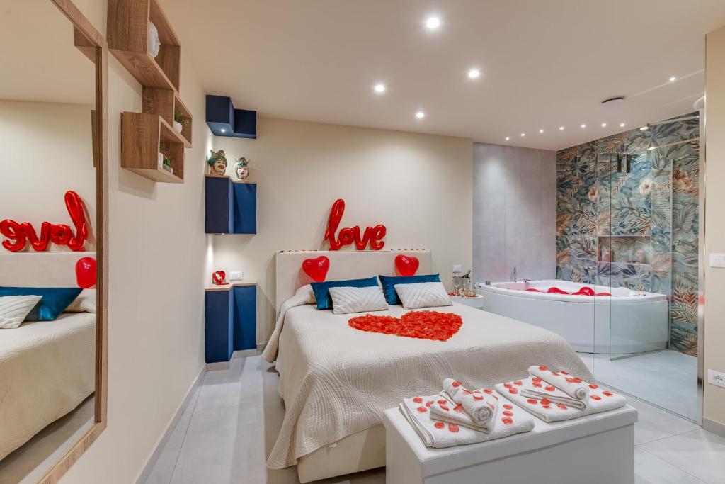 [Jacuzzi + Historic Center of Sciacca] Love Suite