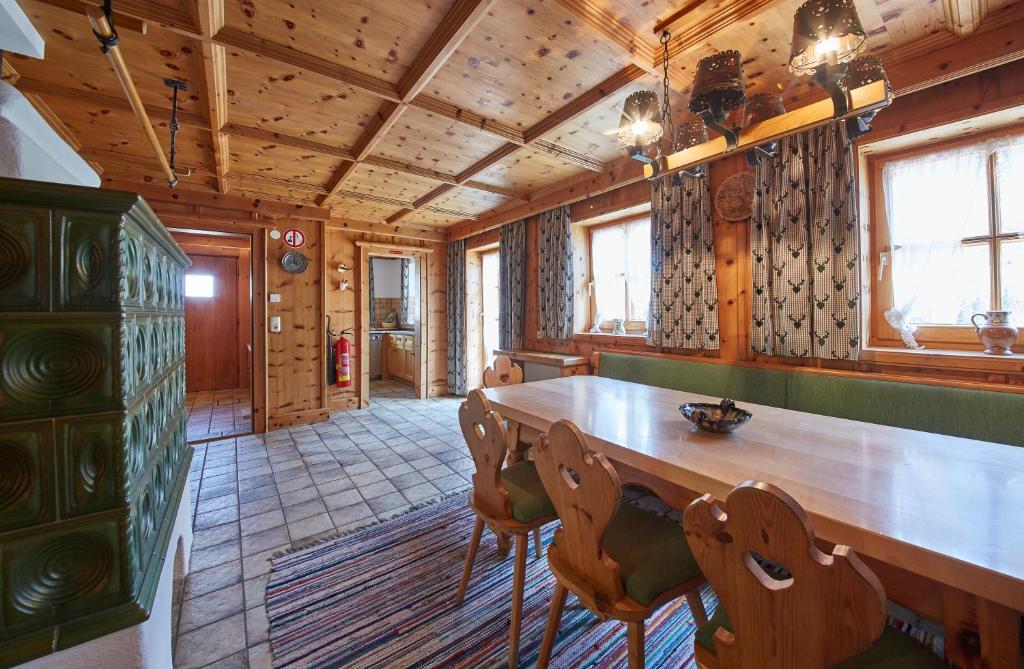Mountain & Valley Lodge