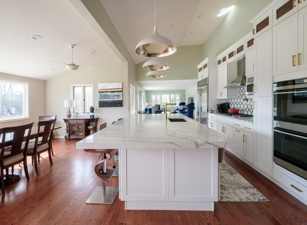 2-Acre Highland Park Retreat with Heated Pool ~ 5*