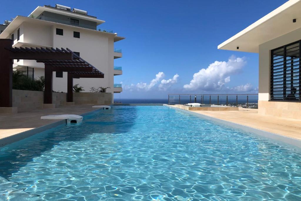 Alicia's Sky flat on the heights with nice view on the sea and Papeete