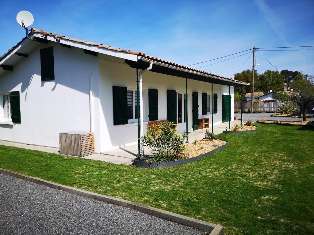 Gîte de l'estey- Maison Landaise 3 chambres avec jardin, SPA, Vélos, classé 4 étoiles-A 800m du Lac de Sanguinet