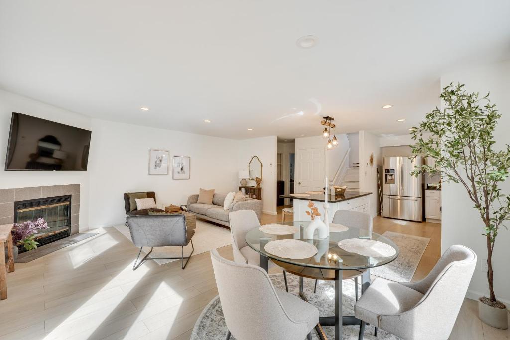 Cozy New York Escape with Hot Tub, Sauna and Deck!
