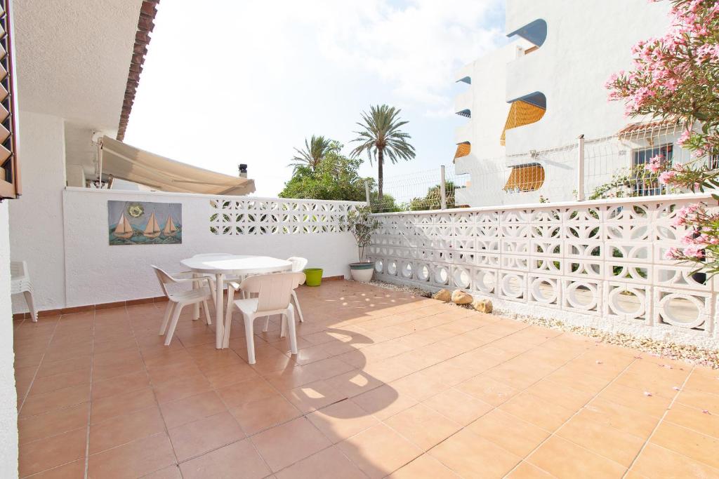 Global Properties, Adosado en la playa de Canet d'en Berenguer