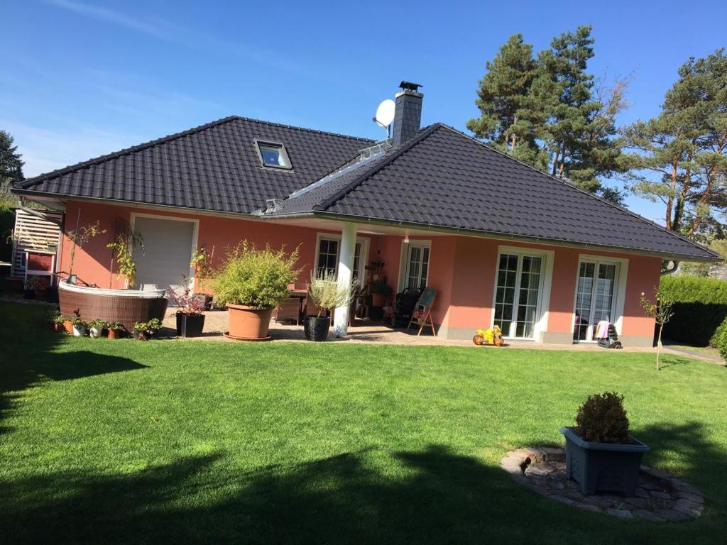 Seeliebe mit Sauna und nur 50 mtr. bis zum Strand