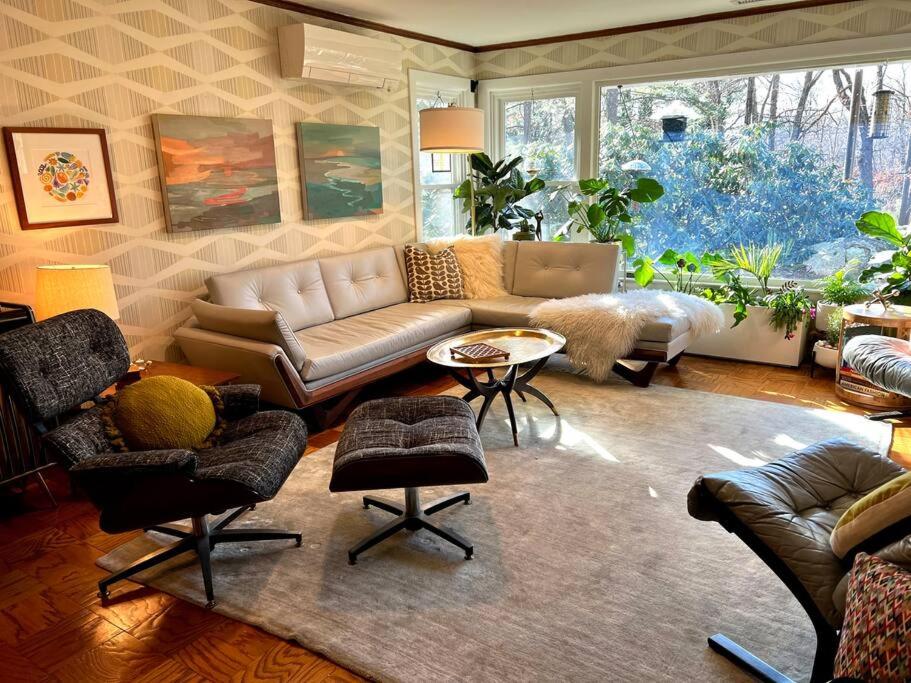Swanky Midcentury Ranch